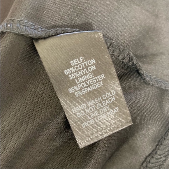 Lulu’s Lace Bodycon dress with bell sleeves - Picture 5 of 7